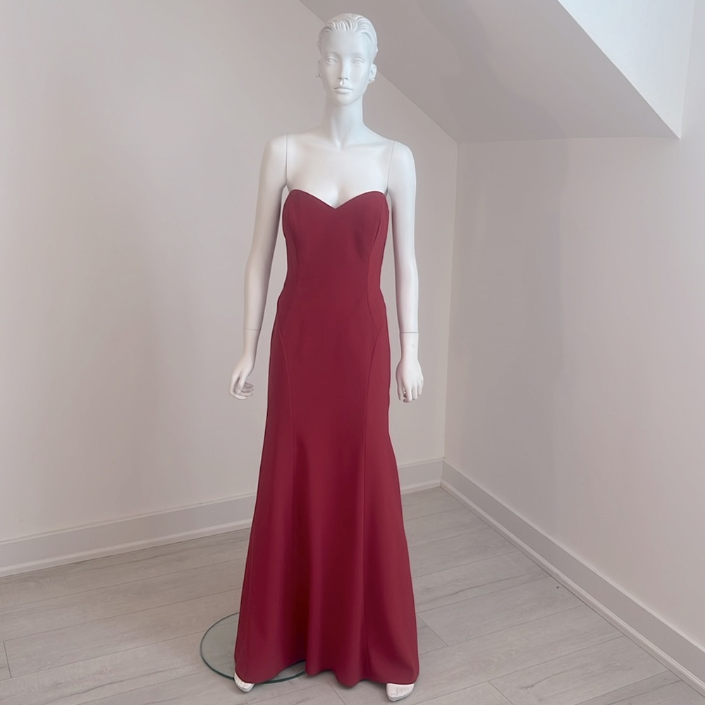 NWT SAMPLE Dessy 4515 size 12 Claret (Red) crepe sweetheart trumpet. Pristine.